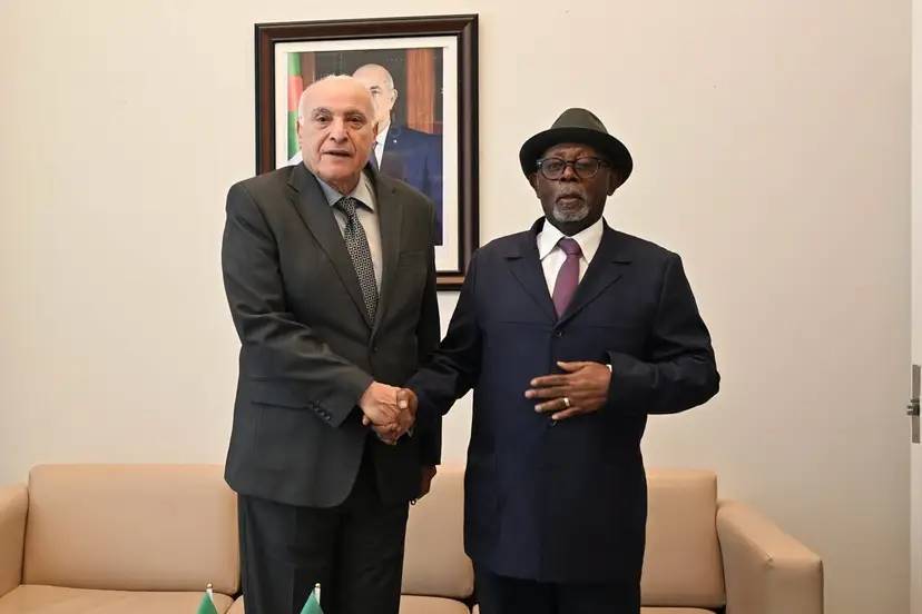 السيد عطاف يجري محادثات مع نظيره الكاميروني بنيويورك