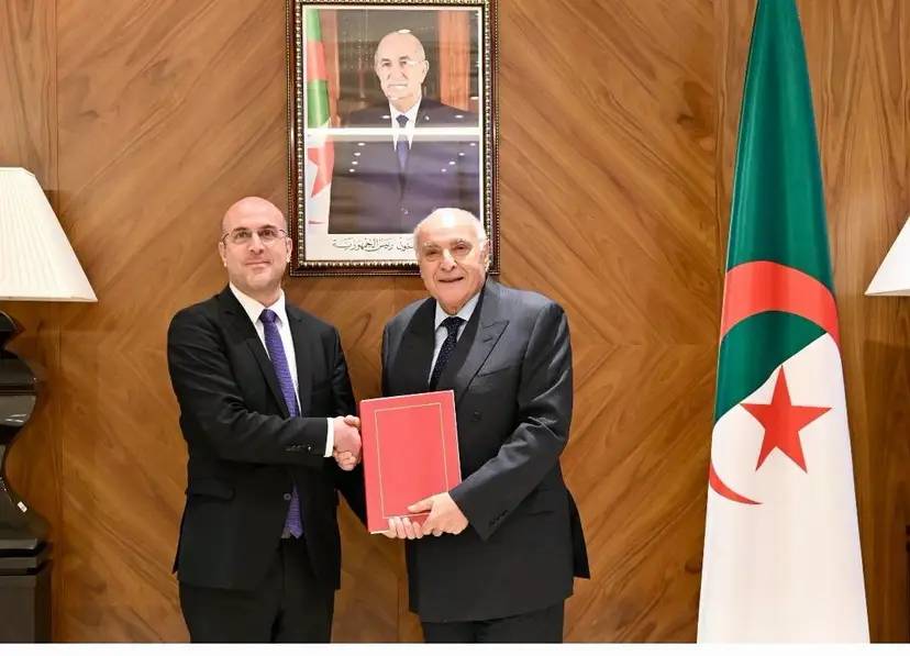 السيد عطاف يستقبل السفير الجديد لدوقية لوكسمبورغ لدى الجزائر